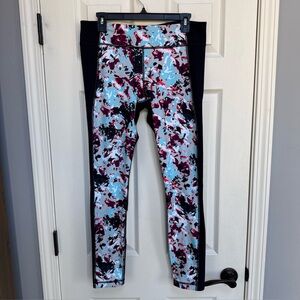 UNDER ARMOUR Heat Gear Leggings Black Multicolor Splatter & Mesh Yoga Pants L